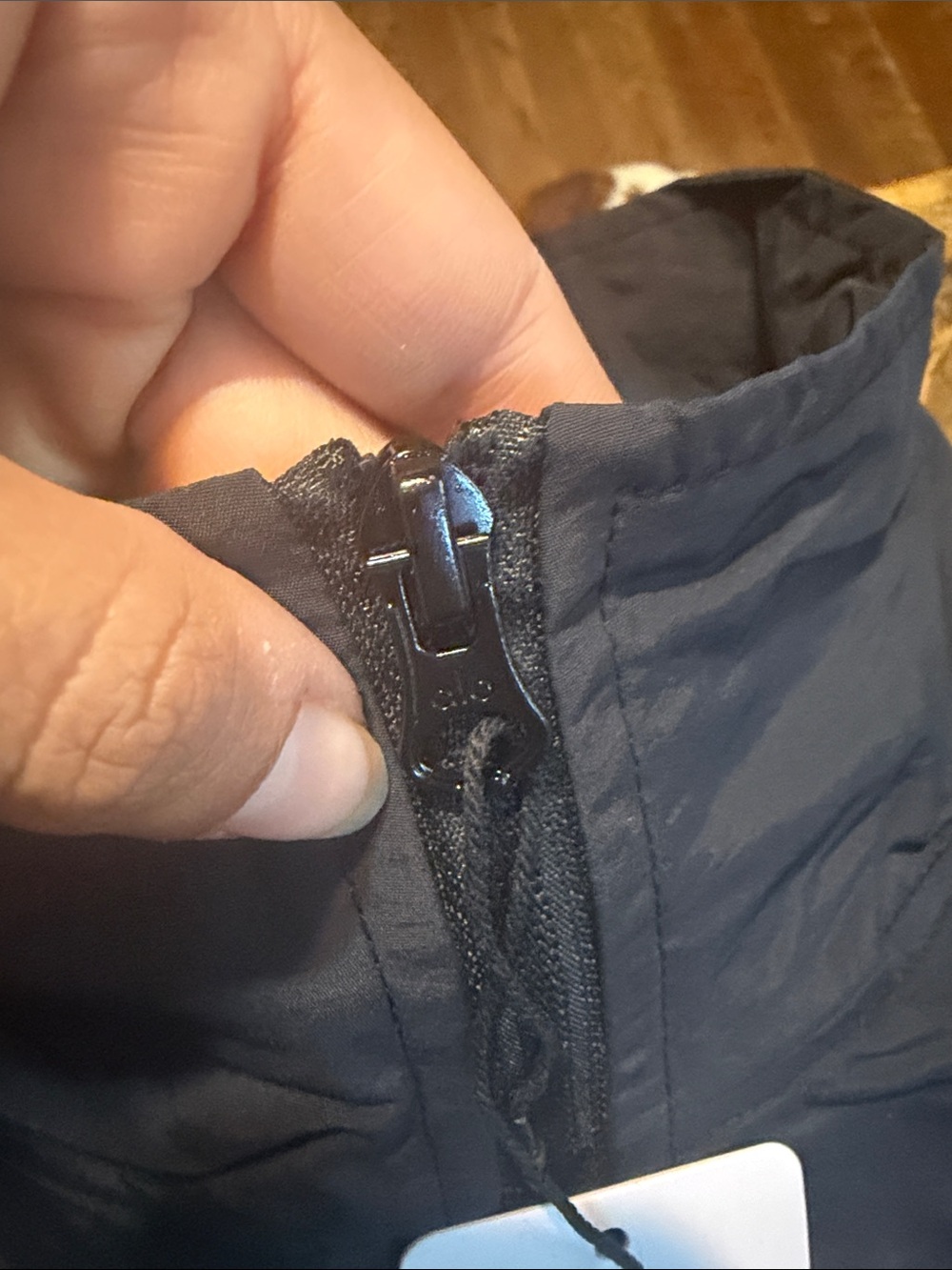 ALO Yoga women’s Black Athletic Shorts - Picture 4 of 7